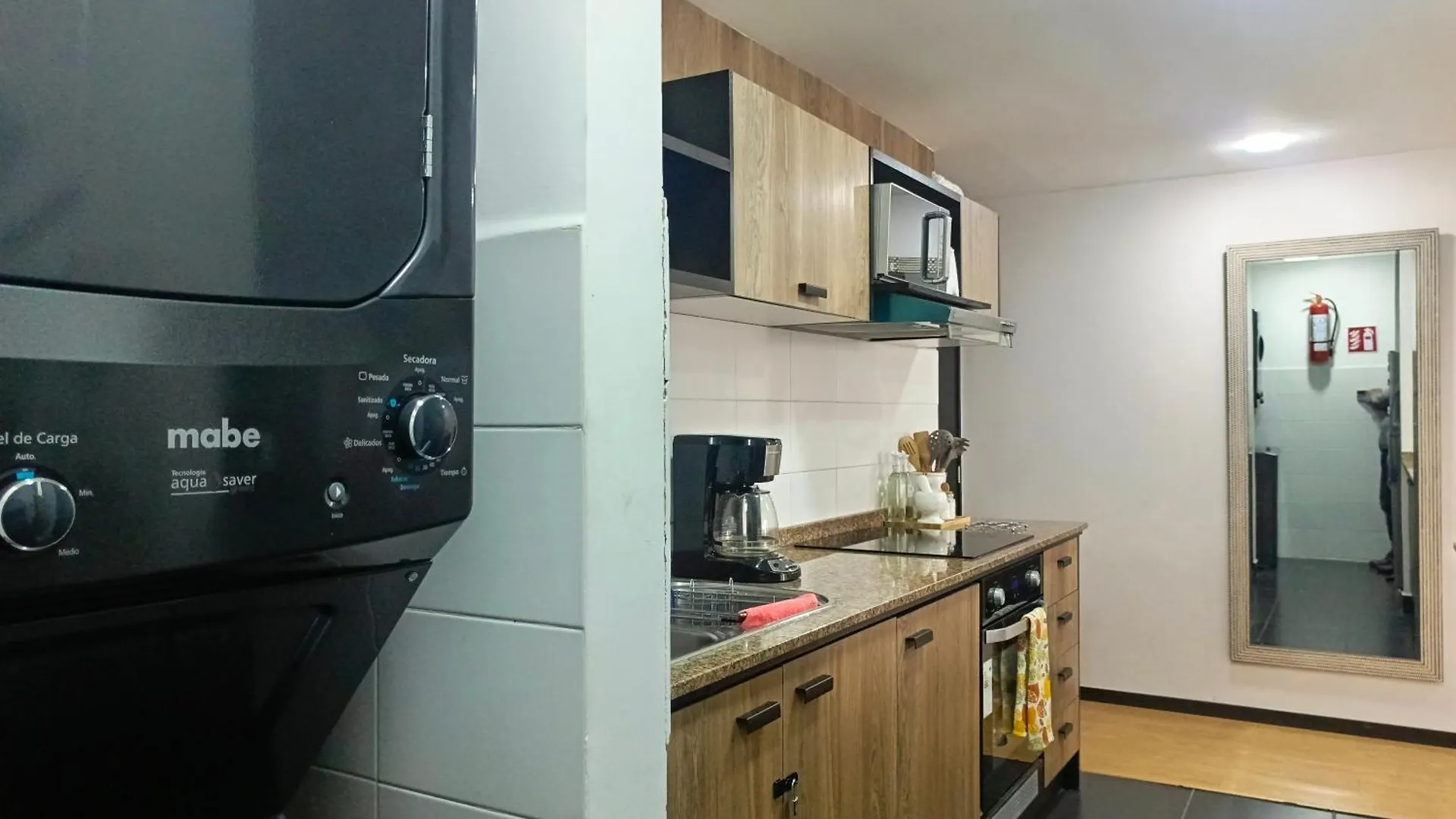 Like A Home With Balcony - 7Th Floor - Parking - Gym Quito Apartment