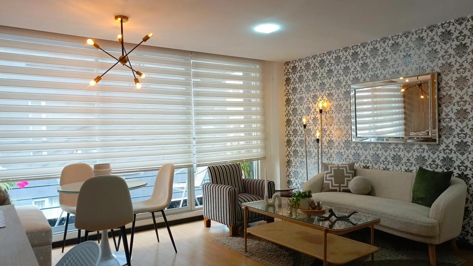 Like A Home With Balcony - 7Th Floor - Parking - Gym Quito