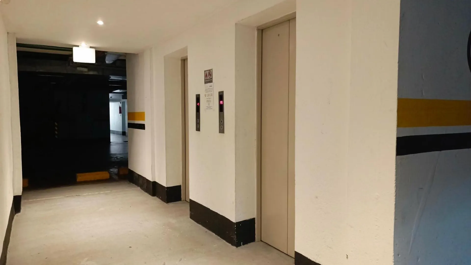 Like A Home With Balcony - 7Th Floor - Parking - Gym Quito Apartment