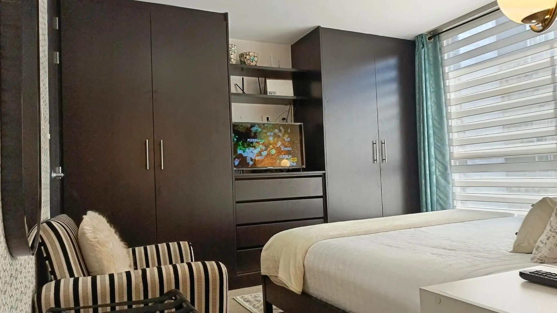Like A Home With Balcony - 7Th Floor - Parking - Gym Quito