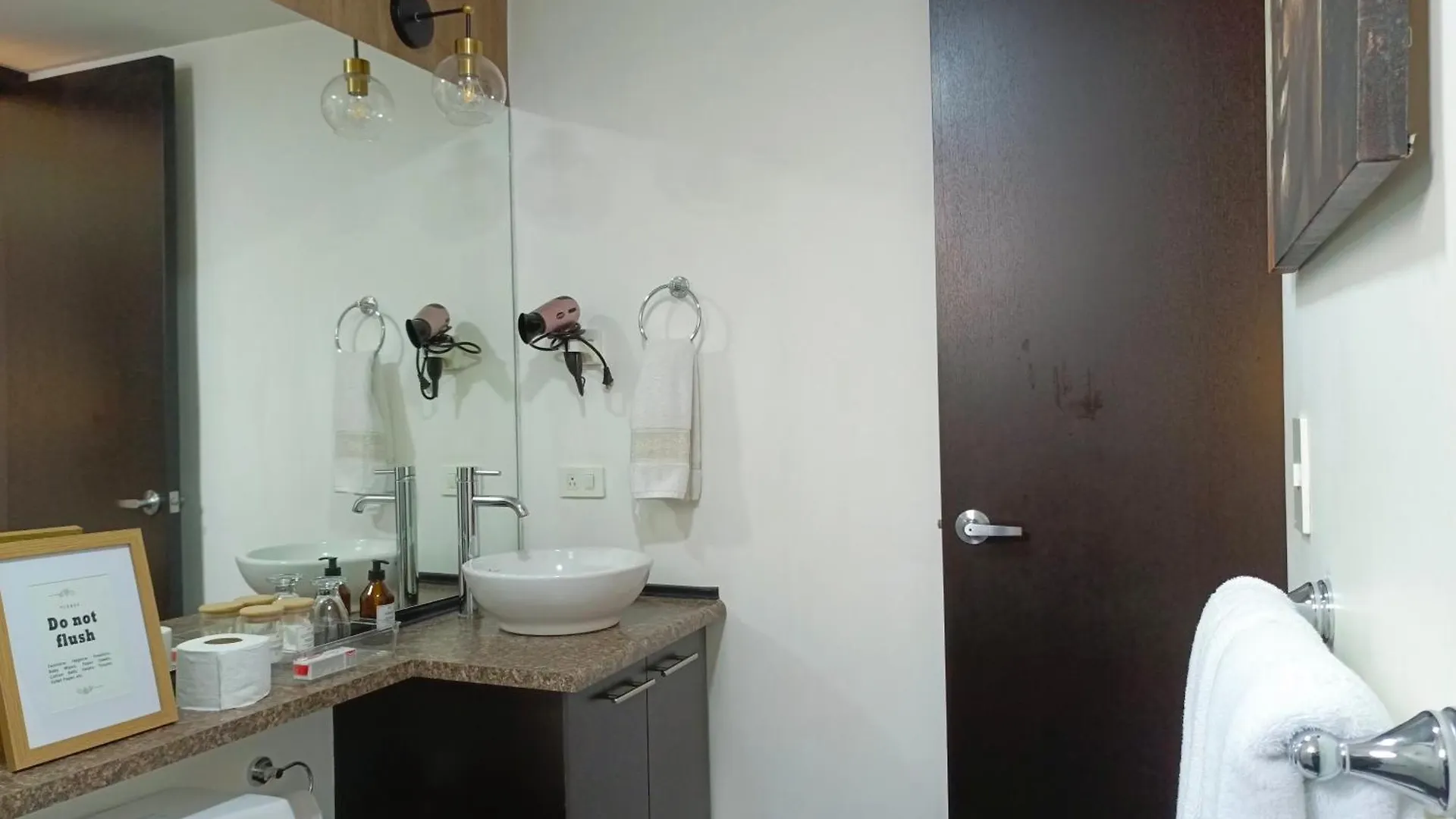 Like A Home With Balcony - 7Th Floor - Parking - Gym Quito Apartment