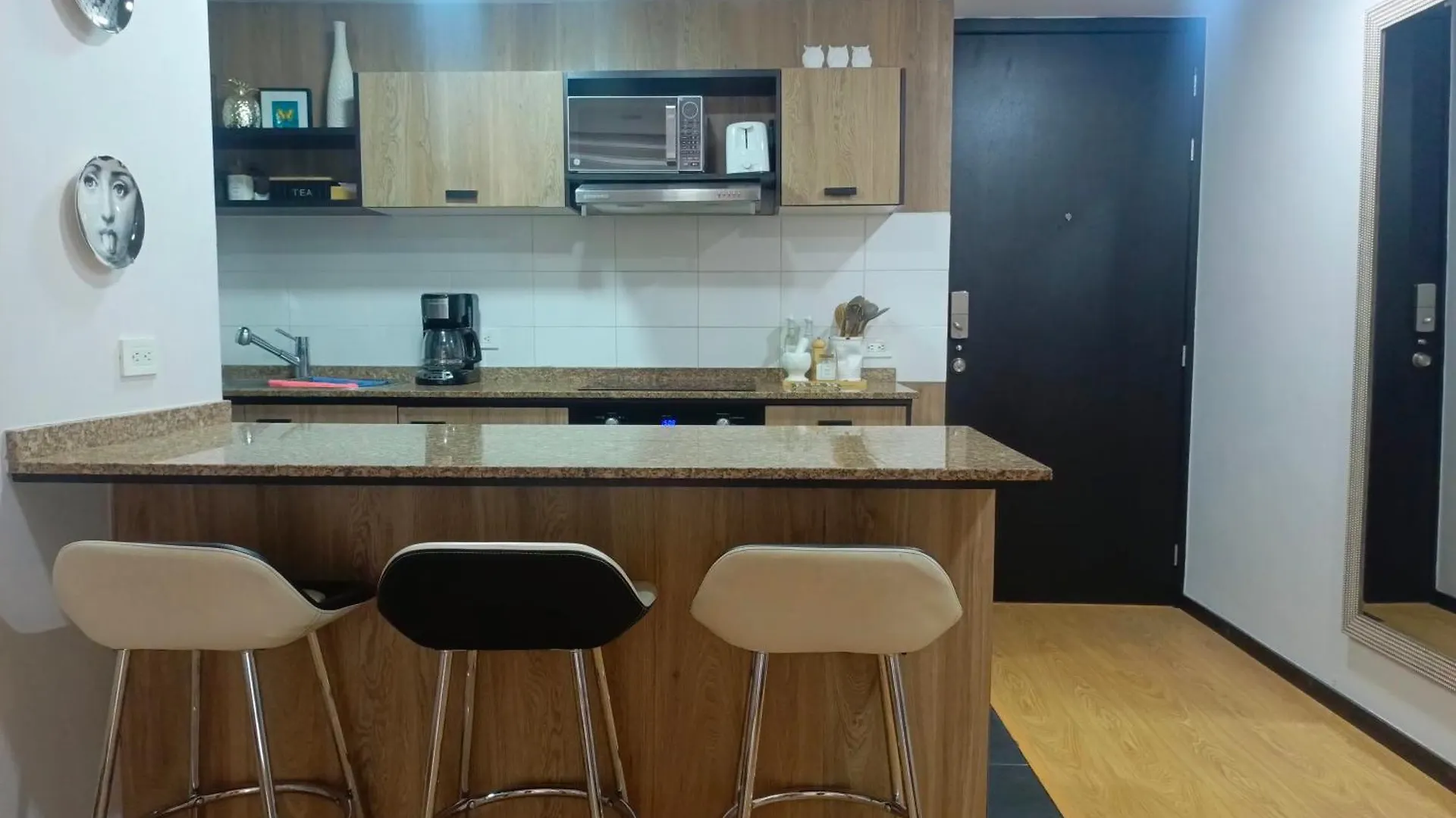 Like A Home With Balcony - 7Th Floor - Parking - Gym Quito